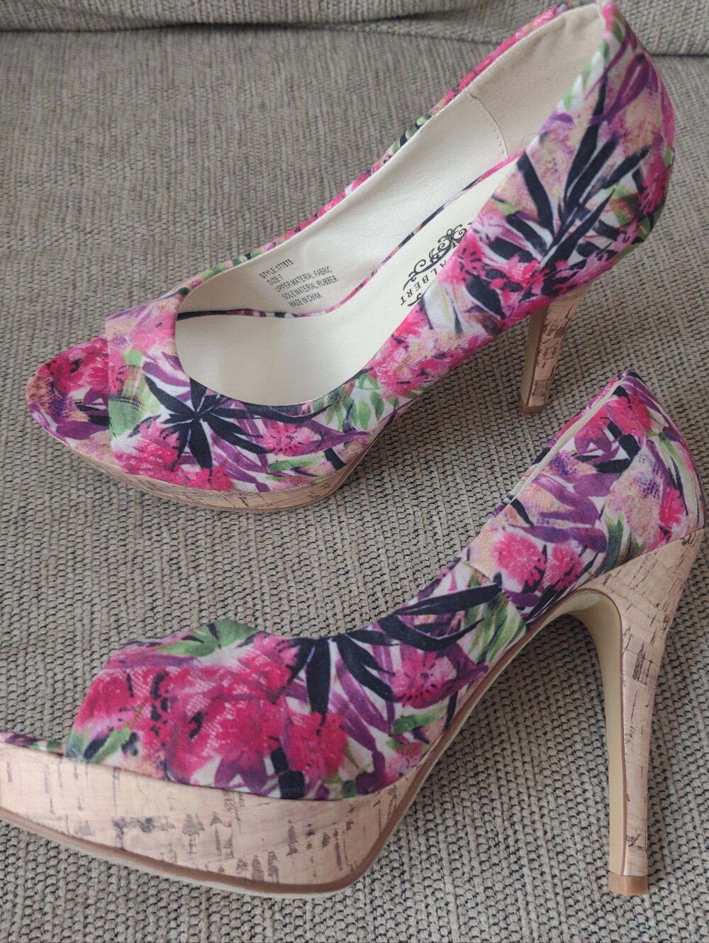 NWOT Charles Albert Tropical Heels